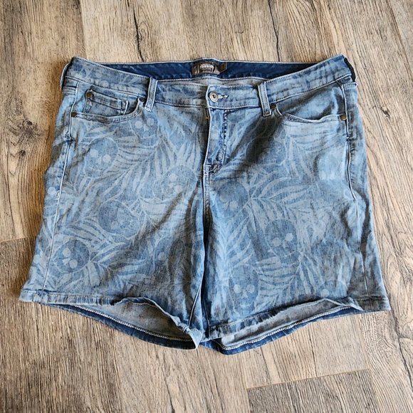 Torrid Midrise Denim Shorts with Skull & Tropical Print Size 18 - Picture 1 of 8